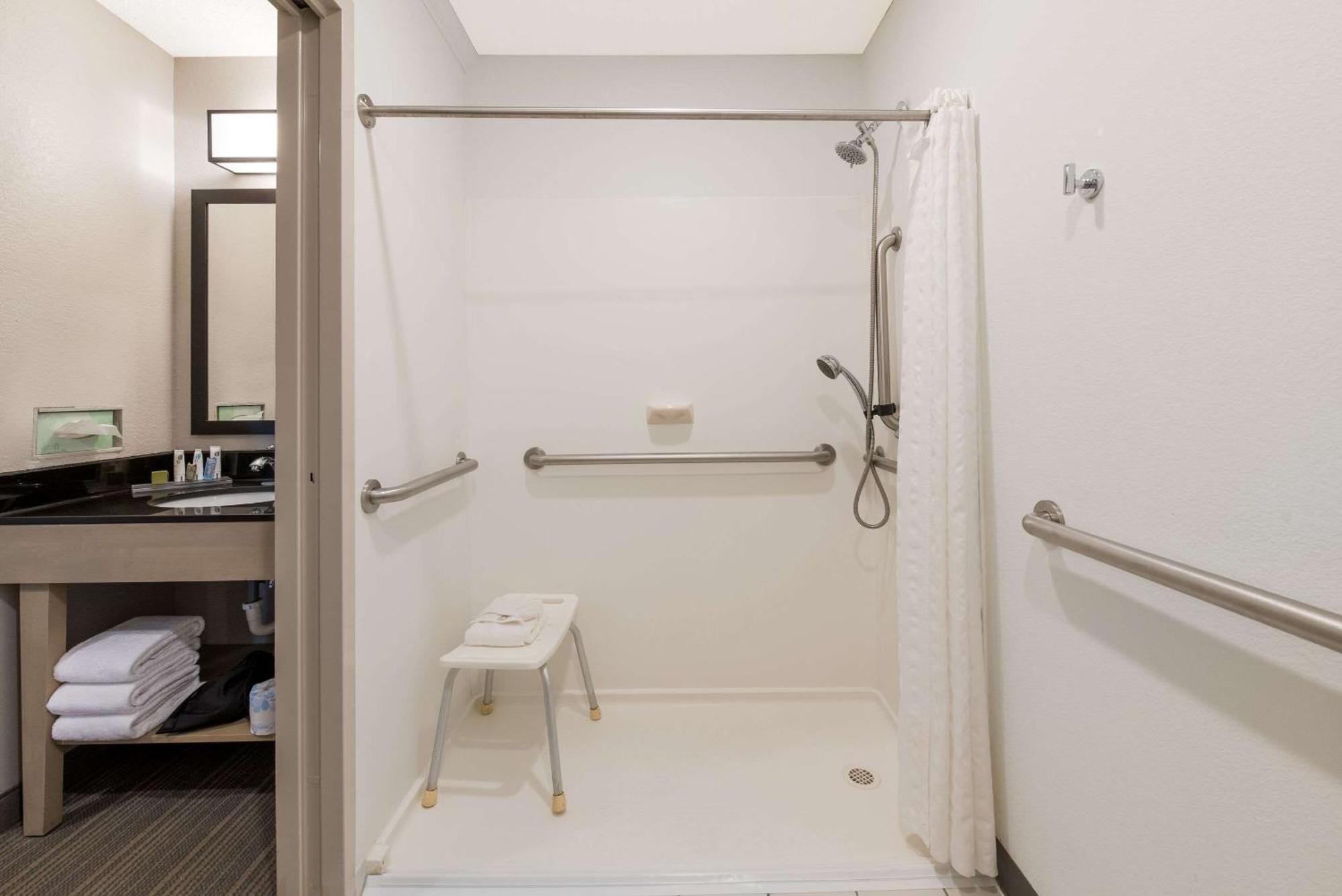 Country Inn & Suites By Radisson, Wichita East, Ks 외부 사진