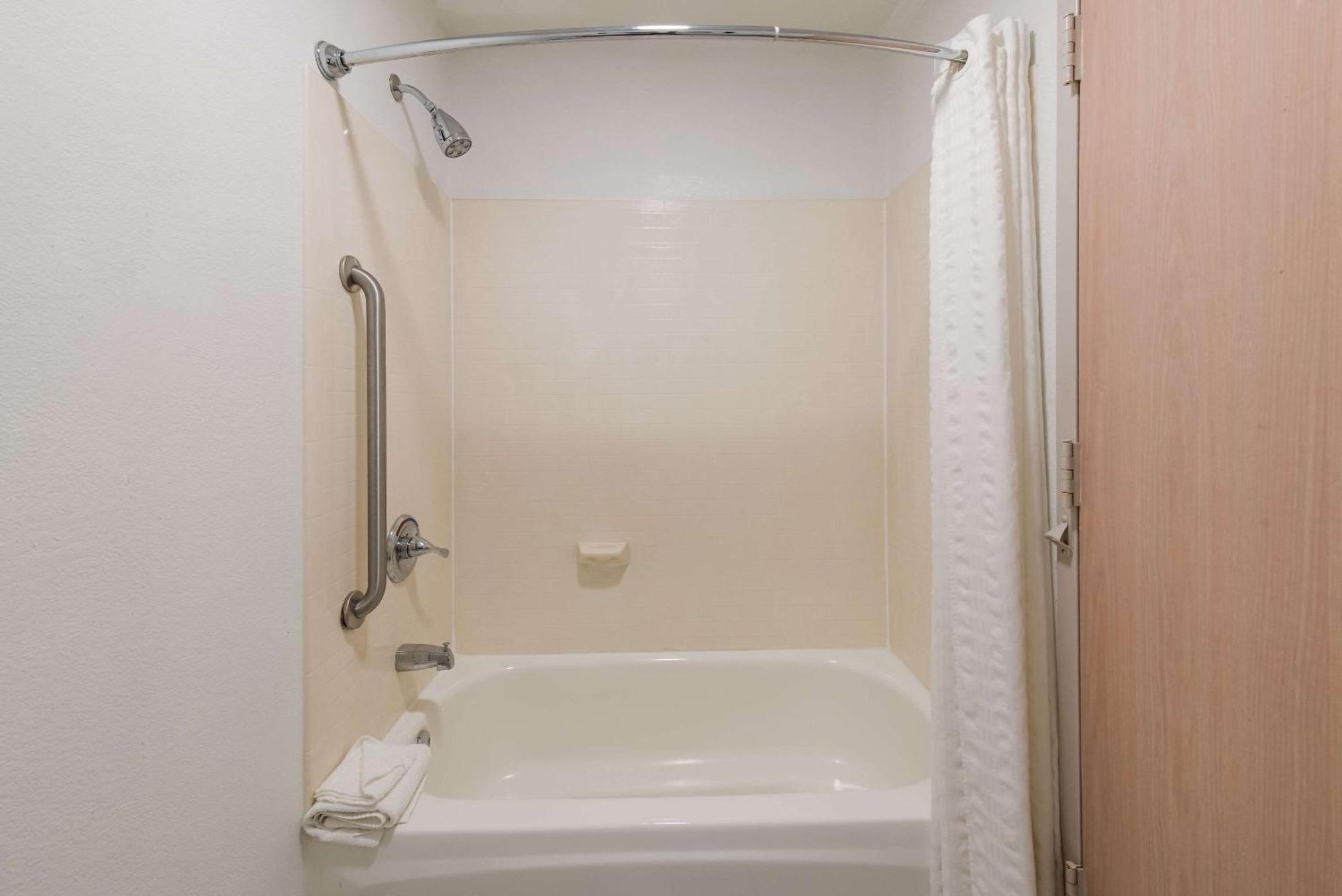 Country Inn & Suites By Radisson, Wichita East, Ks 외부 사진